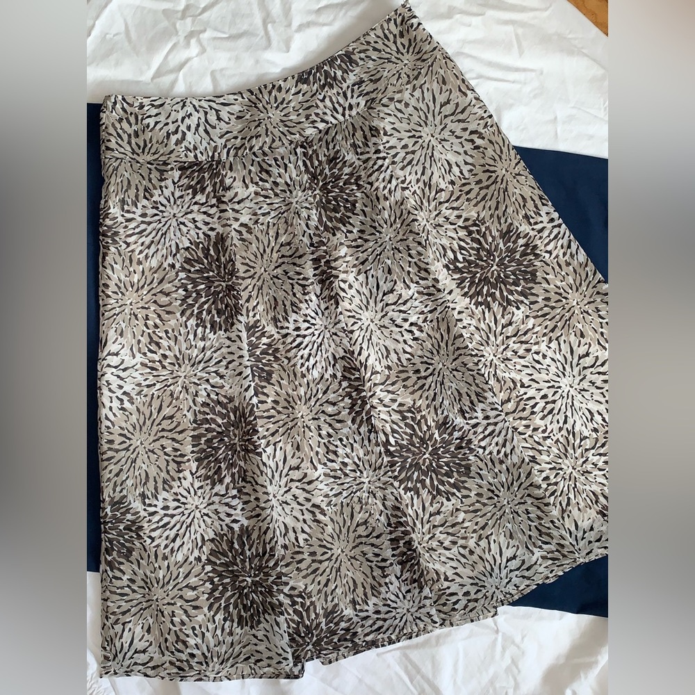 Geoffrey Beene - Pleated Skirt (size 4)